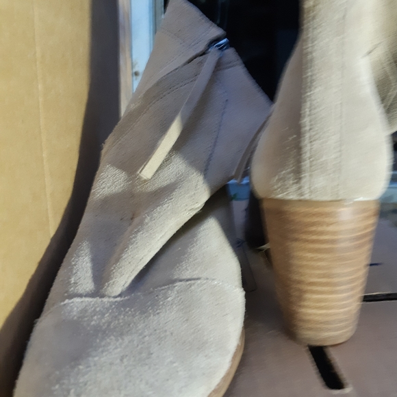 Heels - Picture 2 of 6